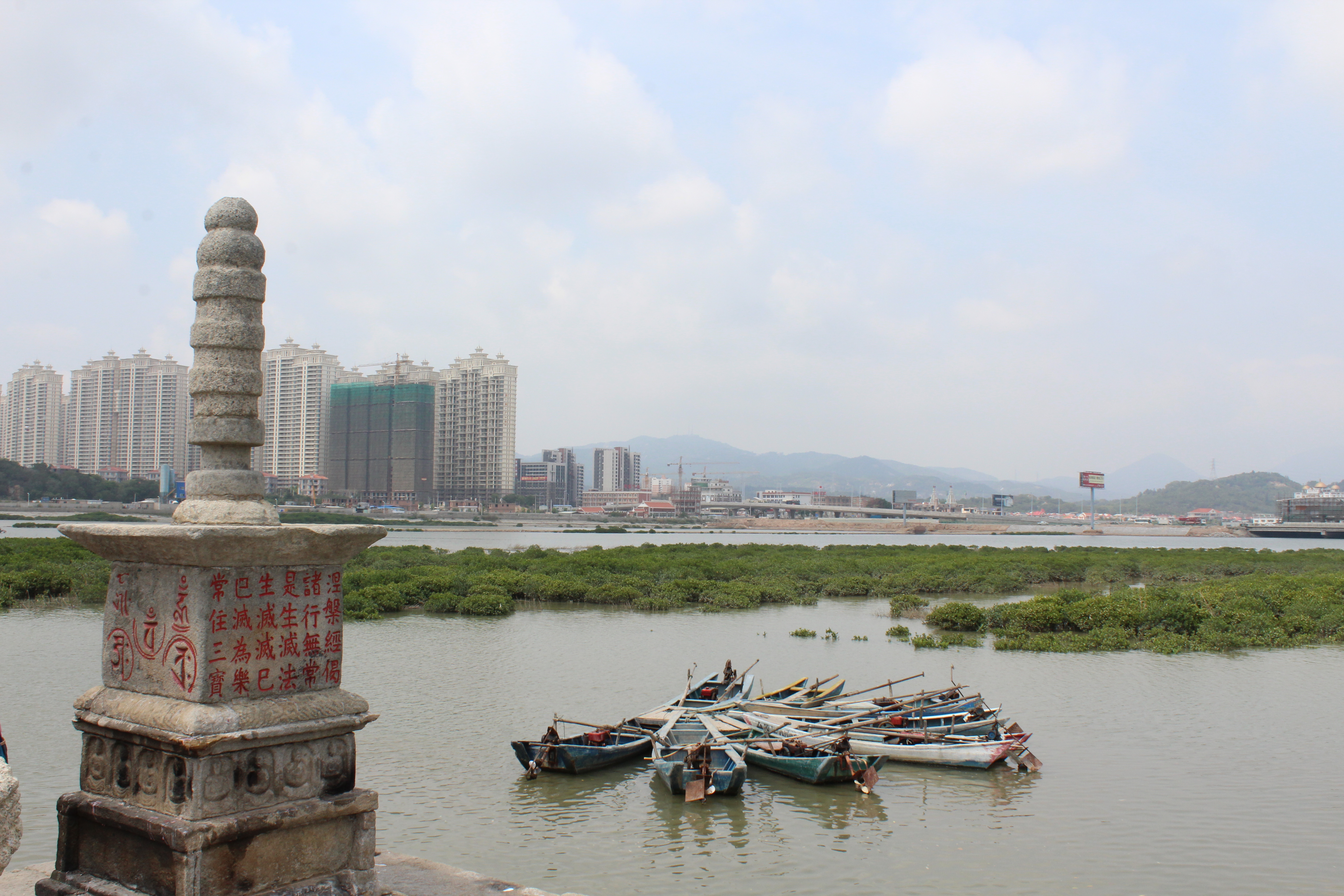 Luoyang Bridge, Quanzhou, Fujian (Photo: jswunxin.wordpress.com)